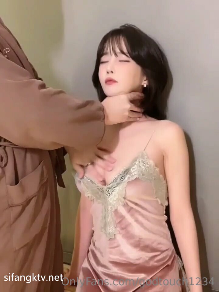 Meg Vicious 沉迷于我的鸡巴并在她身上撒尿 - SQUIRT -